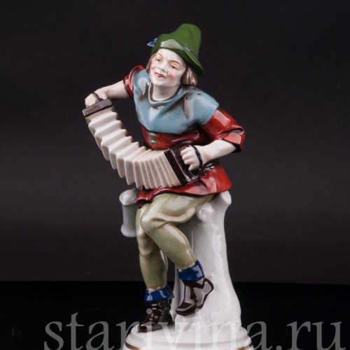 Фигурка из фарфора Шпильман с гармошкой Hertwig & Co, Германия, перв. пол. 20 в.