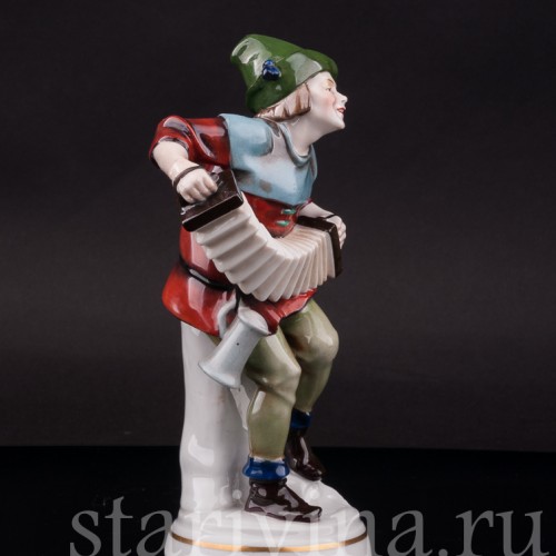 Фигурка из фарфора Шпильман с гармошкой Hertwig & Co, Германия, перв. пол. 20 в.