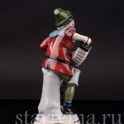 Фигурка из фарфора Шпильман с гармошкой Hertwig & Co, Германия, перв. пол. 20 в.