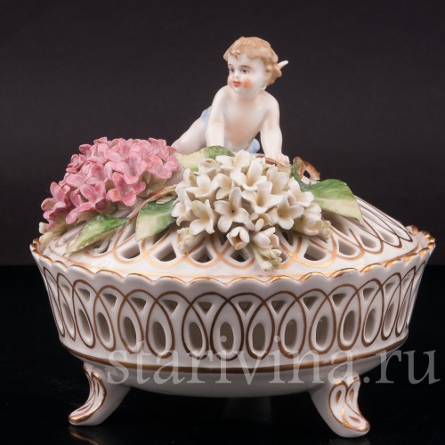 Фарфоровая шкатулка Купид и сиренью, Von Schierholz, Германия, 1907 - 1927 гг.