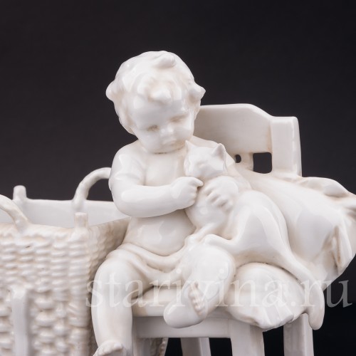 Фарфоровая фигурка Малыш с кошкой, E. A. Muller, Германия, 1890-1927 гг.