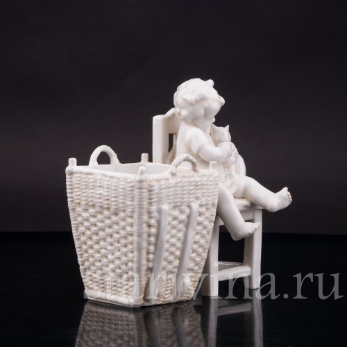 Фарфоровая фигурка Малыш с кошкой, E. A. Muller, Германия, 1890-1927 гг.