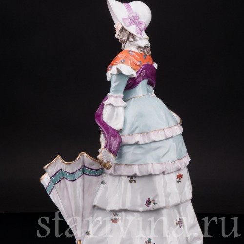 Фарфоровая статуэтка Дама с корзиной и зонтиком, Ernst Bohne Sohne, Германия, нач. 20 века.