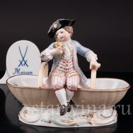 Фигурка из фарфора Мальчик с двумя корзинами Meissen, Германия, сер. 19 - нач. 20 вв.