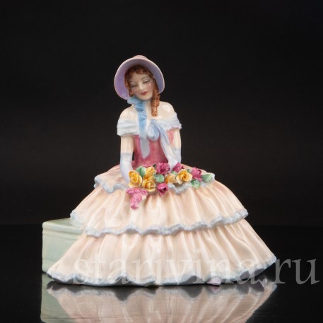 Фигурка девушки из фарфора Полуденные мечты Royal Doulton, Великобритания, сер. 20 века.