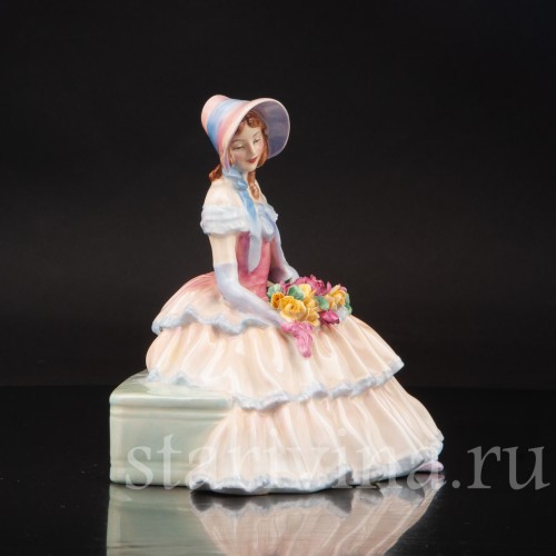 Фигурка девушки из фарфора Полуденные мечты Royal Doulton, Великобритания, сер. 20 века.