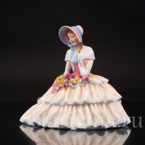 Фигурка девушки из фарфора Полуденные мечты Royal Doulton, Великобритания, сер. 20 века.