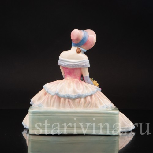 Фигурка девушки из фарфора Полуденные мечты Royal Doulton, Великобритания, сер. 20 века.