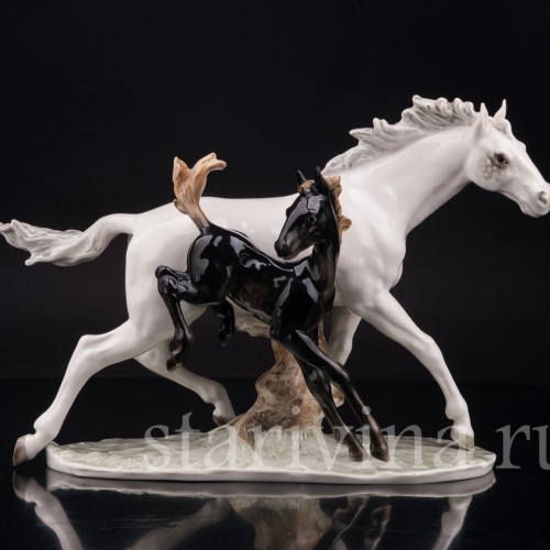 Фарфоровая статуэтка Лошадь с жеребёнком, Hutschenreuther, Германия, 1970 гг.