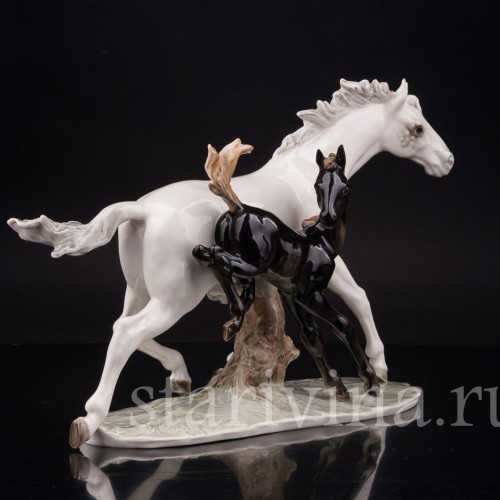 Фарфоровая статуэтка Лошадь с жеребёнком, Hutschenreuther, Германия, 1970 гг.