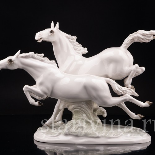 Фарфоровая статуэтка "На свободе", несущиеся кони, Hutschenreuther, Германия, 1970 гг.