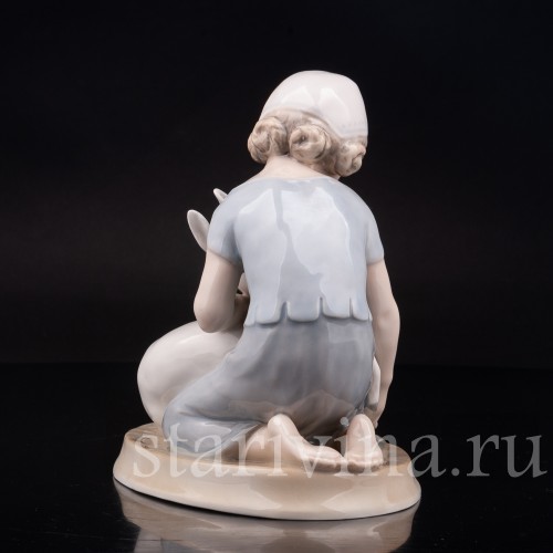 Фарфоровая фигурка Девочка с косулей, Heubach, Германия, нач. 20 века.