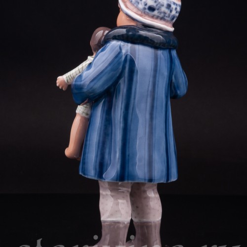 Фигурка из фарфора Девочка с куклой, Dahl Jensen, Дания, 1920-80 гг.