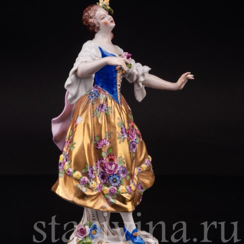 Фарфоровая статуэтка Танцующая девушка в золотом платье, Volkstedt, Германия, вт. пол. 20 в.