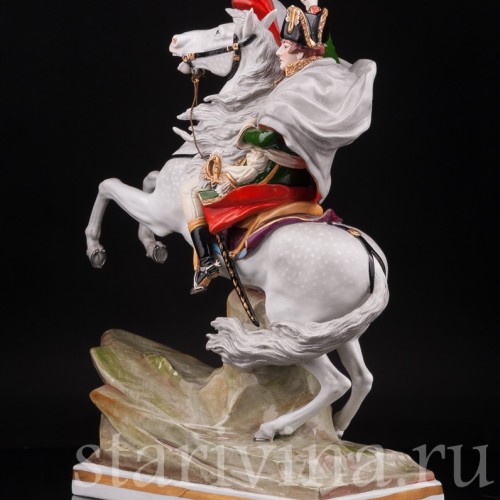 Фарфоровая композиция Наполеон Бонапарт на перевале Сен-Бернар, Sitzendorf, Германия, сер. 20 века.