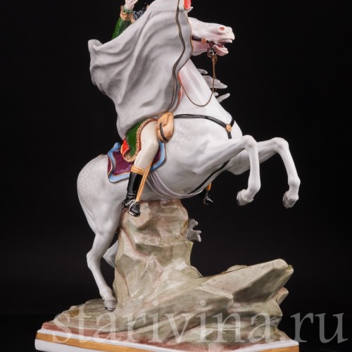 Фарфоровая композиция Наполеон Бонапарт на перевале Сен-Бернар, Sitzendorf, Германия, сер. 20 века.