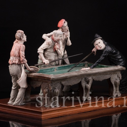 Фарфоровая композиция Неудачный удар, мужчины у бильярда, Италия, вт. пол. 20 в.