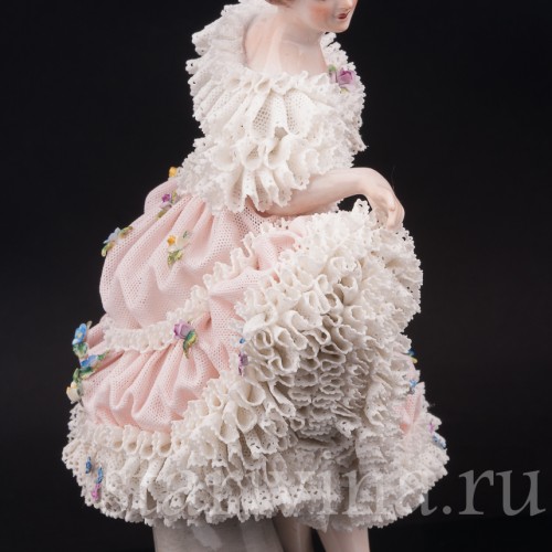 Фарфоровая статуэтка танцовщицы Девушка в розовом кружевном платье, Sitzendorf, Германия, пер. пол. 20 века.