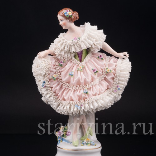 Фарфоровая статуэтка танцовщицы Девушка в розовом кружевном платье, Sitzendorf, Германия, пер. пол. 20 века.