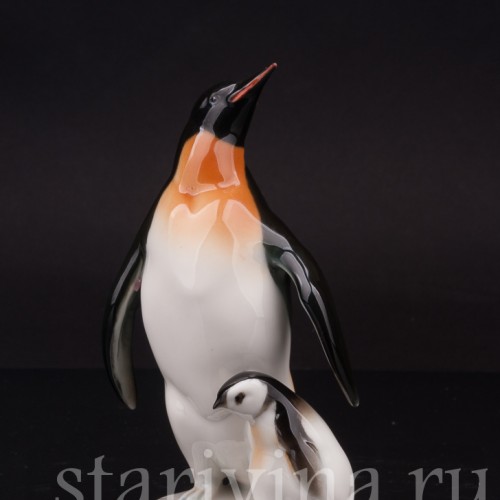 Статуэтка птиц из фарфора Пингвин с пингвинёнком, Hutschenreuther, Германия, 1970 гг.