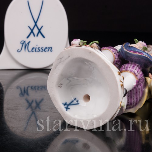 Фигурка из фарфора Мальчик со шляпой Meissen, Германия, 1924-34 гг.