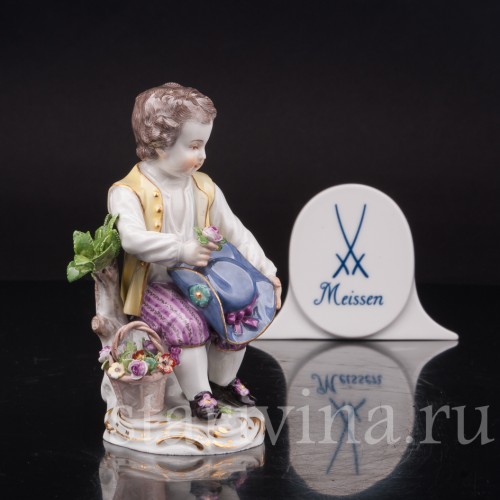 Фигурка из фарфора Мальчик со шляпой Meissen, Германия, 1924-34 гг.
