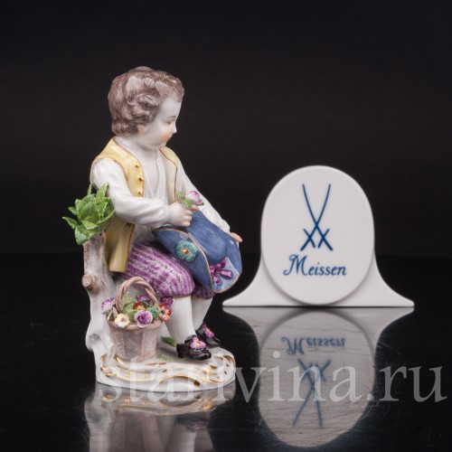 Фигурка из фарфора Мальчик со шляпой Meissen, Германия, 1924-34 гг.