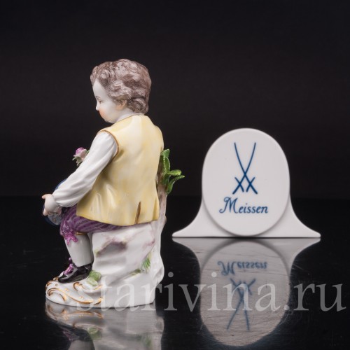 Фигурка из фарфора Мальчик со шляпой Meissen, Германия, 1924-34 гг.
