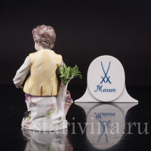 Фигурка из фарфора Мальчик со шляпой Meissen, Германия, 1924-34 гг.