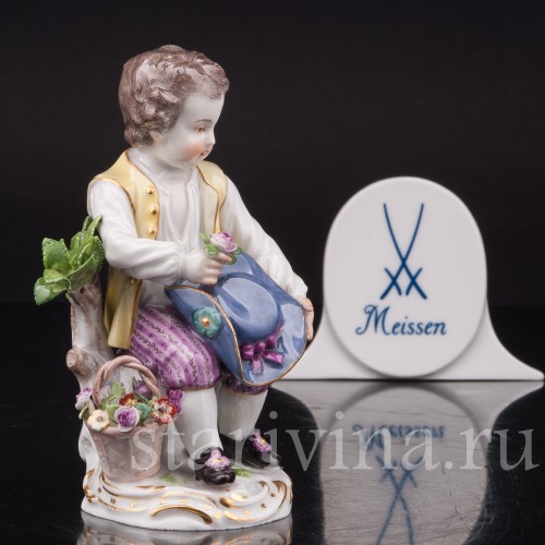 Фигурка из фарфора Мальчик со шляпой Meissen, Германия, 1924-34 гг.
