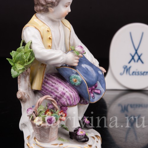 Фигурка из фарфора Мальчик со шляпой Meissen, Германия, 1924-34 гг.