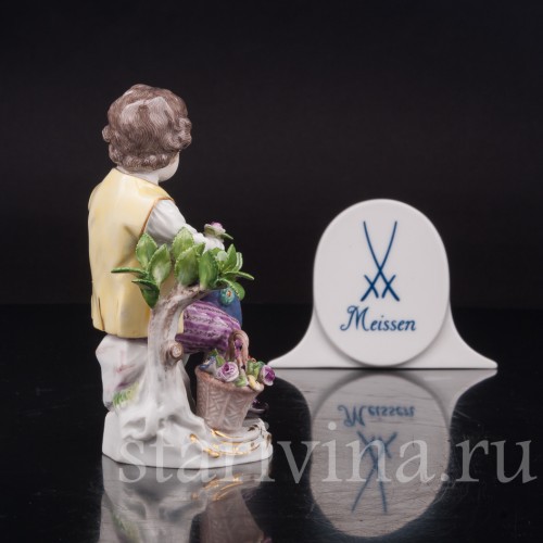 Фигурка из фарфора Мальчик со шляпой Meissen, Германия, 1924-34 гг.
