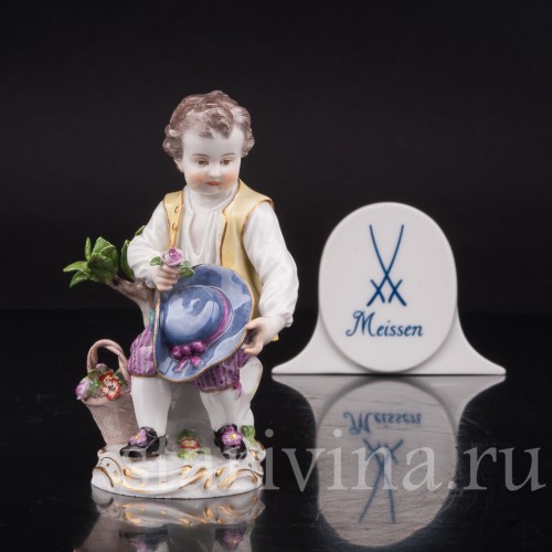 Фигурка из фарфора Мальчик со шляпой Meissen, Германия, 1924-34 гг.