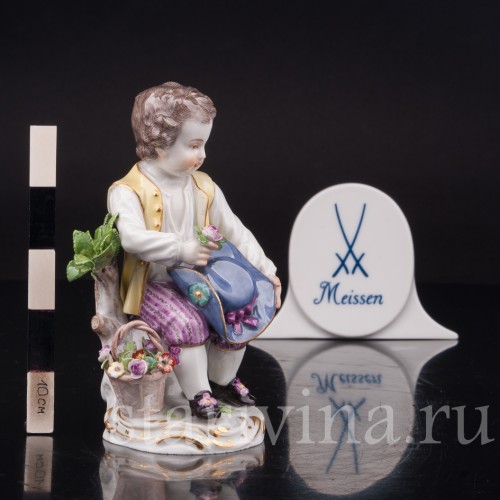 Фигурка из фарфора Мальчик со шляпой Meissen, Германия, 1924-34 гг.