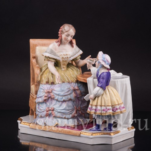 Фарфоровая статуэтка Мамины именины, Dressel, Kister & Co, Германия, перв. пол. 20 в.