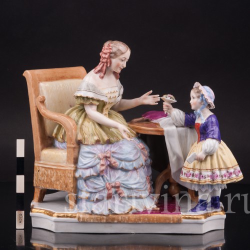 Фарфоровая статуэтка Мамины именины, Dressel, Kister & Co, Германия, перв. пол. 20 в.