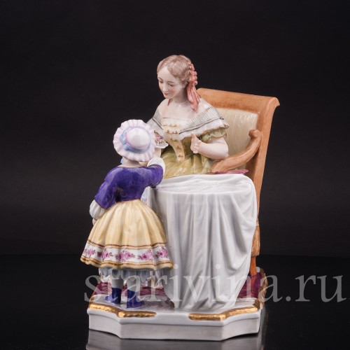 Фарфоровая статуэтка Мамины именины, Dressel, Kister & Co, Германия, перв. пол. 20 в.