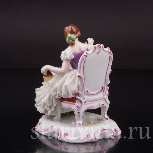 Фарфоровая статуэтка Девушка на стуле, кружевная, Muller & Co, Германия, пер. пол. 20 века.