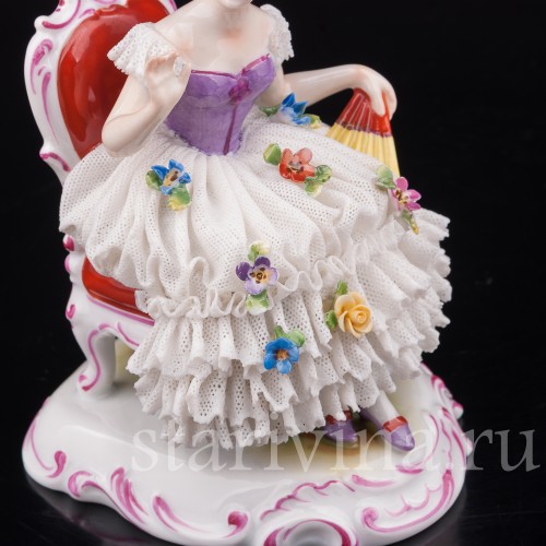 Фарфоровая статуэтка Девушка на стуле, кружевная, Muller & Co, Германия, пер. пол. 20 века.