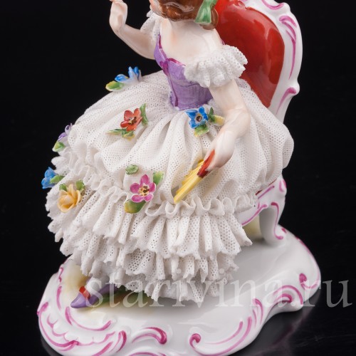 Фарфоровая статуэтка Девушка на стуле, кружевная, Muller & Co, Германия, пер. пол. 20 века.