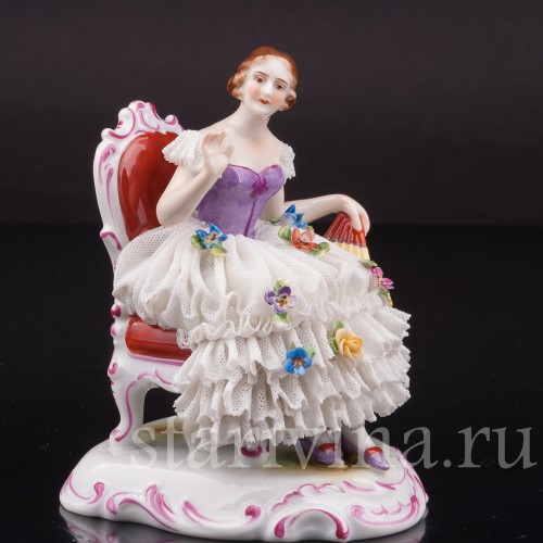 Фарфоровая статуэтка Девушка на стуле, кружевная, Muller & Co, Германия, пер. пол. 20 века.