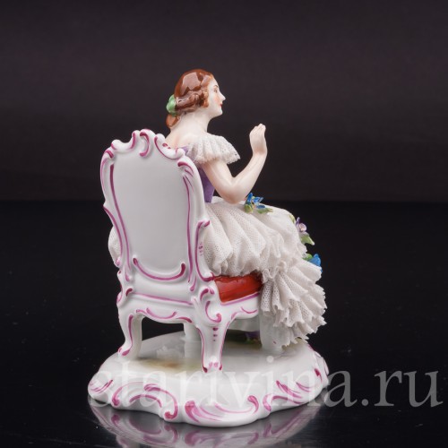 Фарфоровая статуэтка Девушка на стуле, кружевная, Muller & Co, Германия, пер. пол. 20 века.