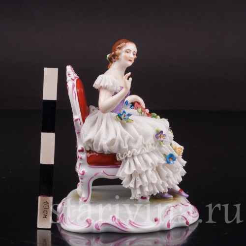 Фарфоровая статуэтка Девушка на стуле, кружевная, Muller & Co, Германия, пер. пол. 20 века.