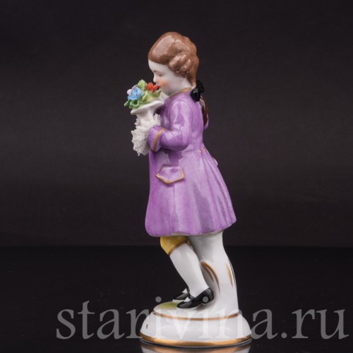 Фигурка из фарфора Кавалер с букетом, кружевная Muller & Co, Германия, пер. пол. 20 в.