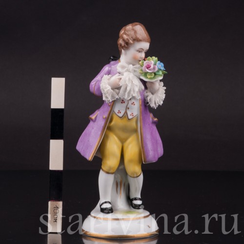 Фигурка из фарфора Кавалер с букетом, кружевная Muller & Co, Германия, пер. пол. 20 в.