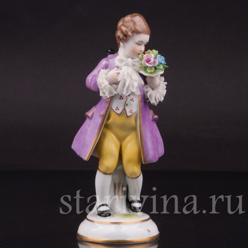 Фигурка из фарфора Кавалер с букетом, кружевная Muller & Co, Германия, пер. пол. 20 в.