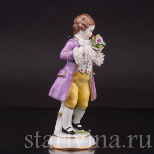 Фигурка из фарфора Кавалер с букетом, кружевная Muller & Co, Германия, пер. пол. 20 в.