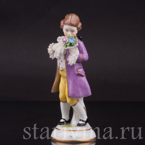 Фигурка из фарфора Кавалер с букетом, кружевная Muller & Co, Германия, пер. пол. 20 в.