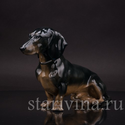 Фарфоровая статуэтка собаки Сидящая такса чёрная, Fraureuth, Германия, нач. 20 в.