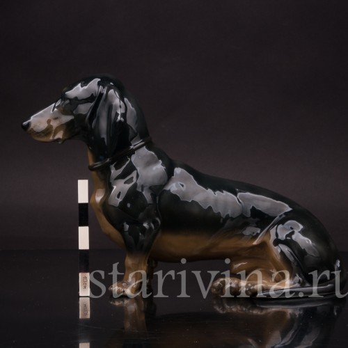 Фарфоровая статуэтка собаки Сидящая такса чёрная, Fraureuth, Германия, нач. 20 в.